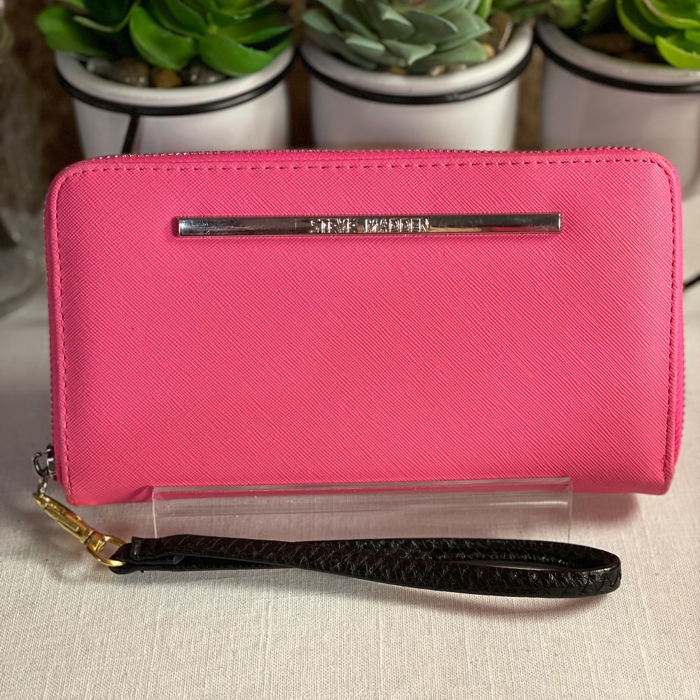 Steve Madden Pink clutch